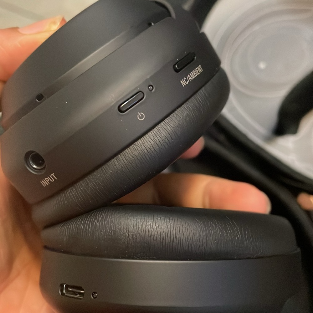 Sony headphones with adapter - Picture 8 of 9